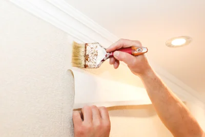 Pose de papier peint à la Guierche — revêtements muraux et toiles de verre